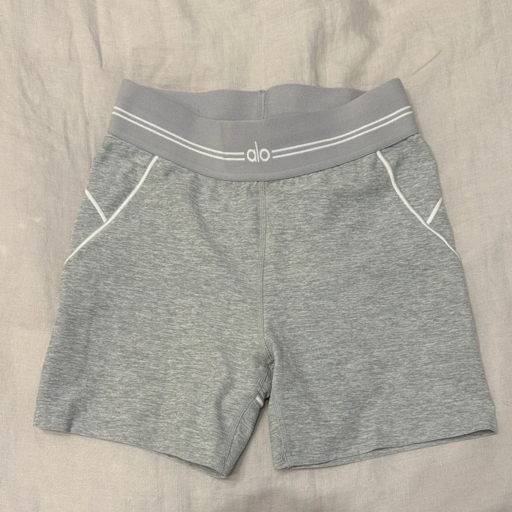 4” alosoft high waist heart throb short - athletic heather grey / white size XS - Picture 1 of 1